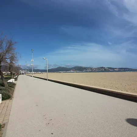Centrico Con Terraza Y Acceso Cercano A La Playa, Bares Y Mercado En - Es-228-181 * 艾姆布里亚布拉瓦